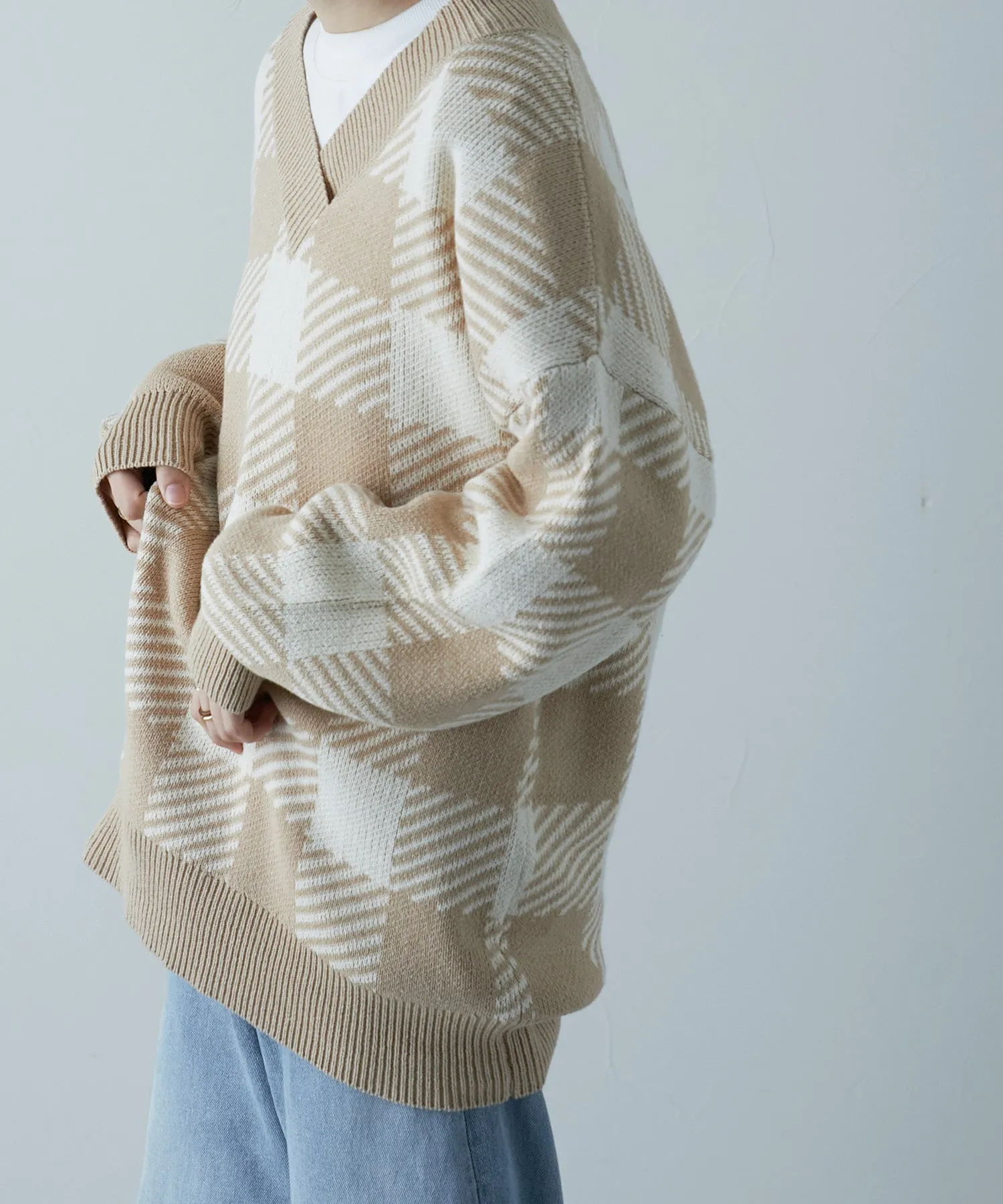 Jacquard v-neck knit tops