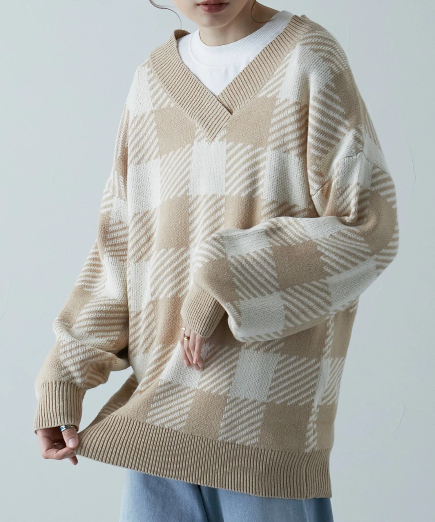 Jacquard v-neck knit tops