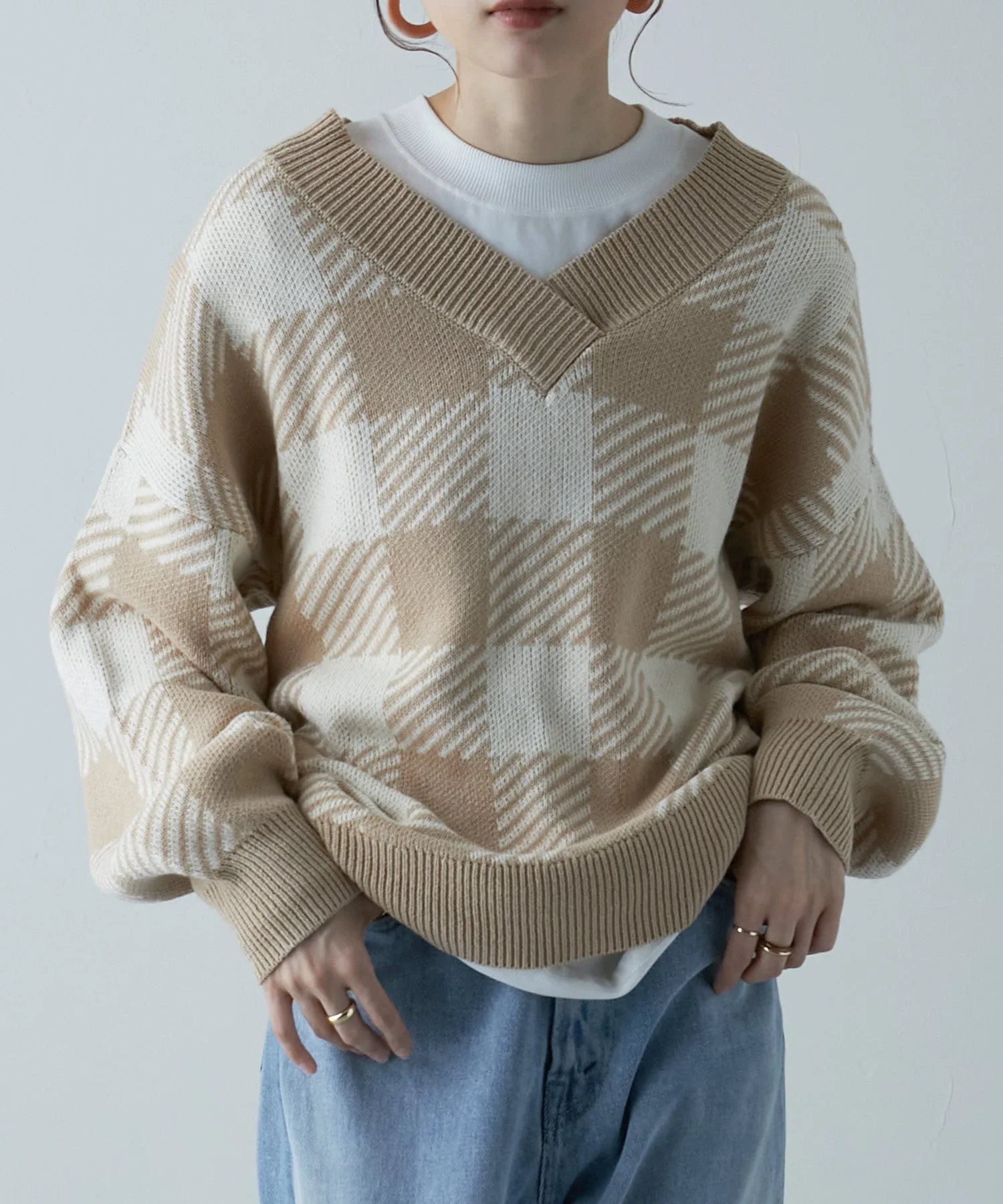 Jacquard v-neck knit tops