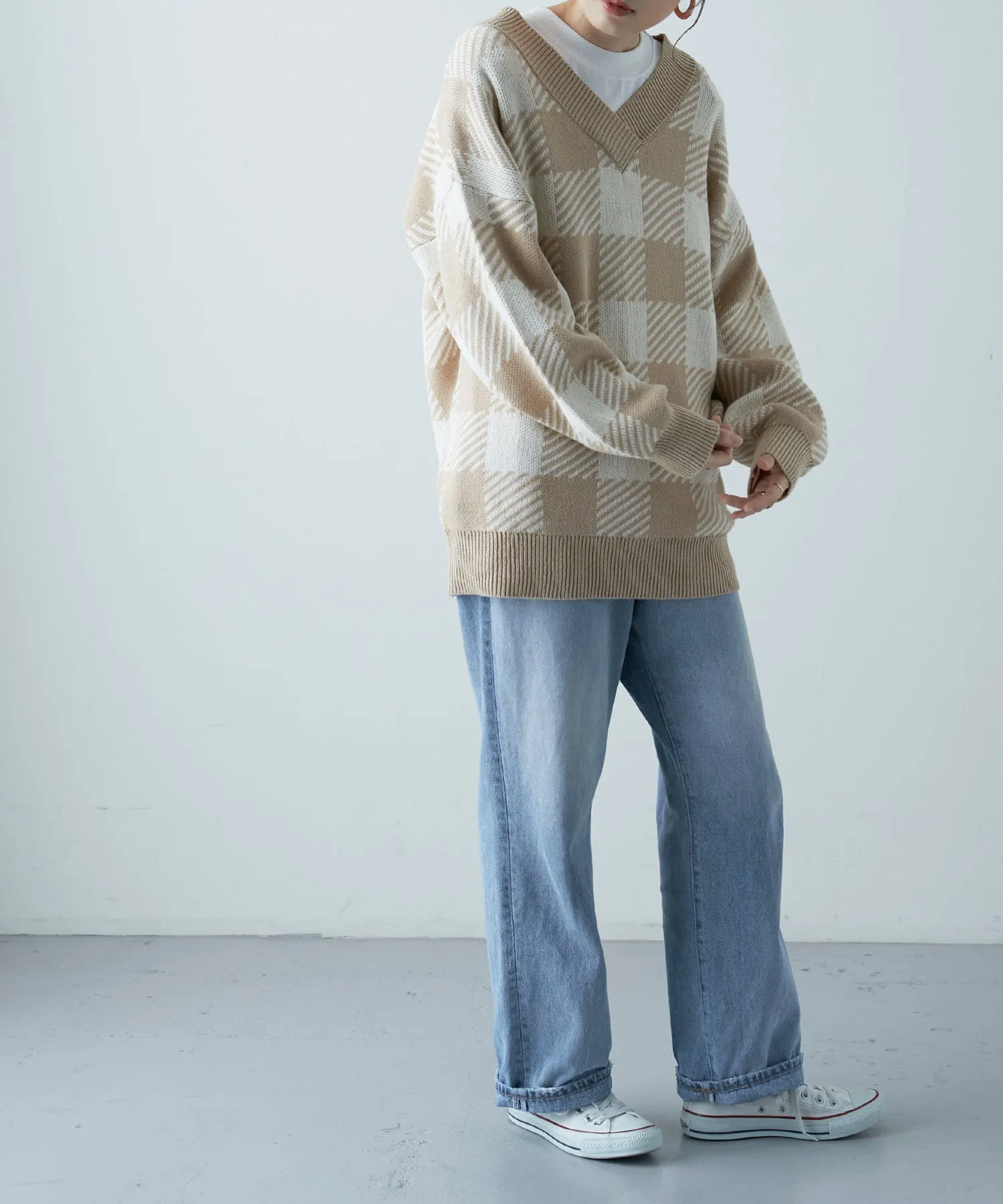 Jacquard v-neck knit tops