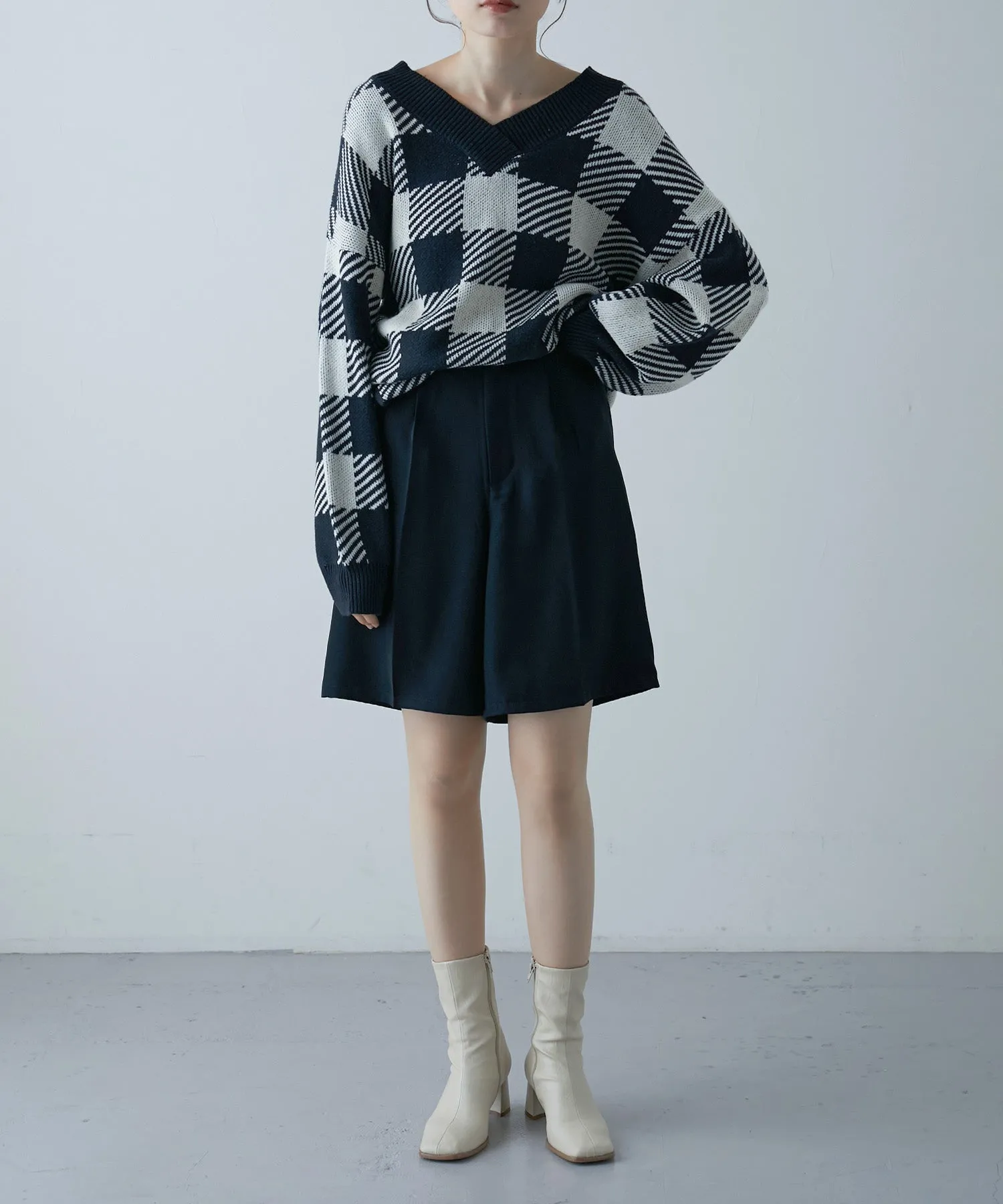 Jacquard v-neck knit tops