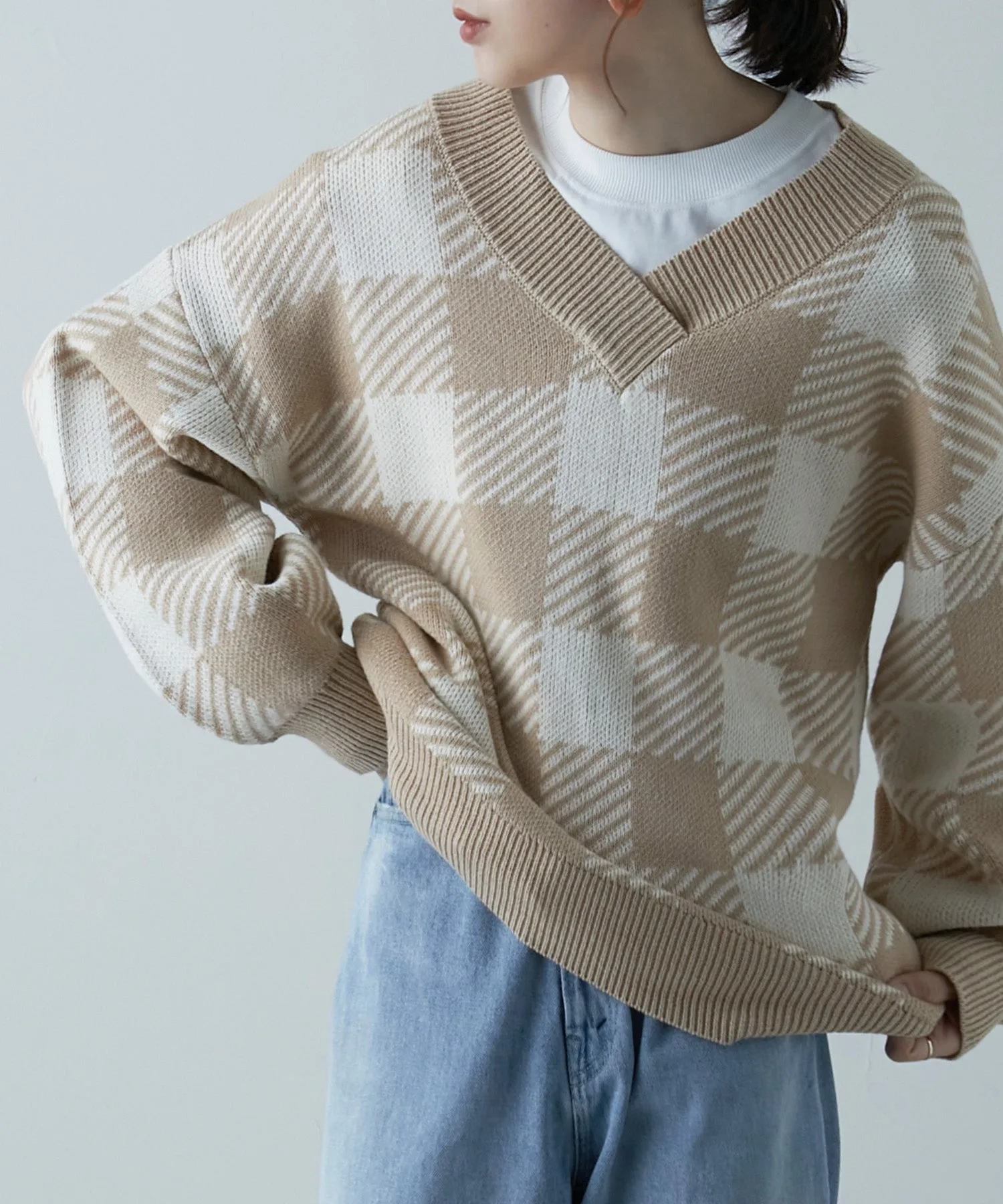 Jacquard v-neck knit tops