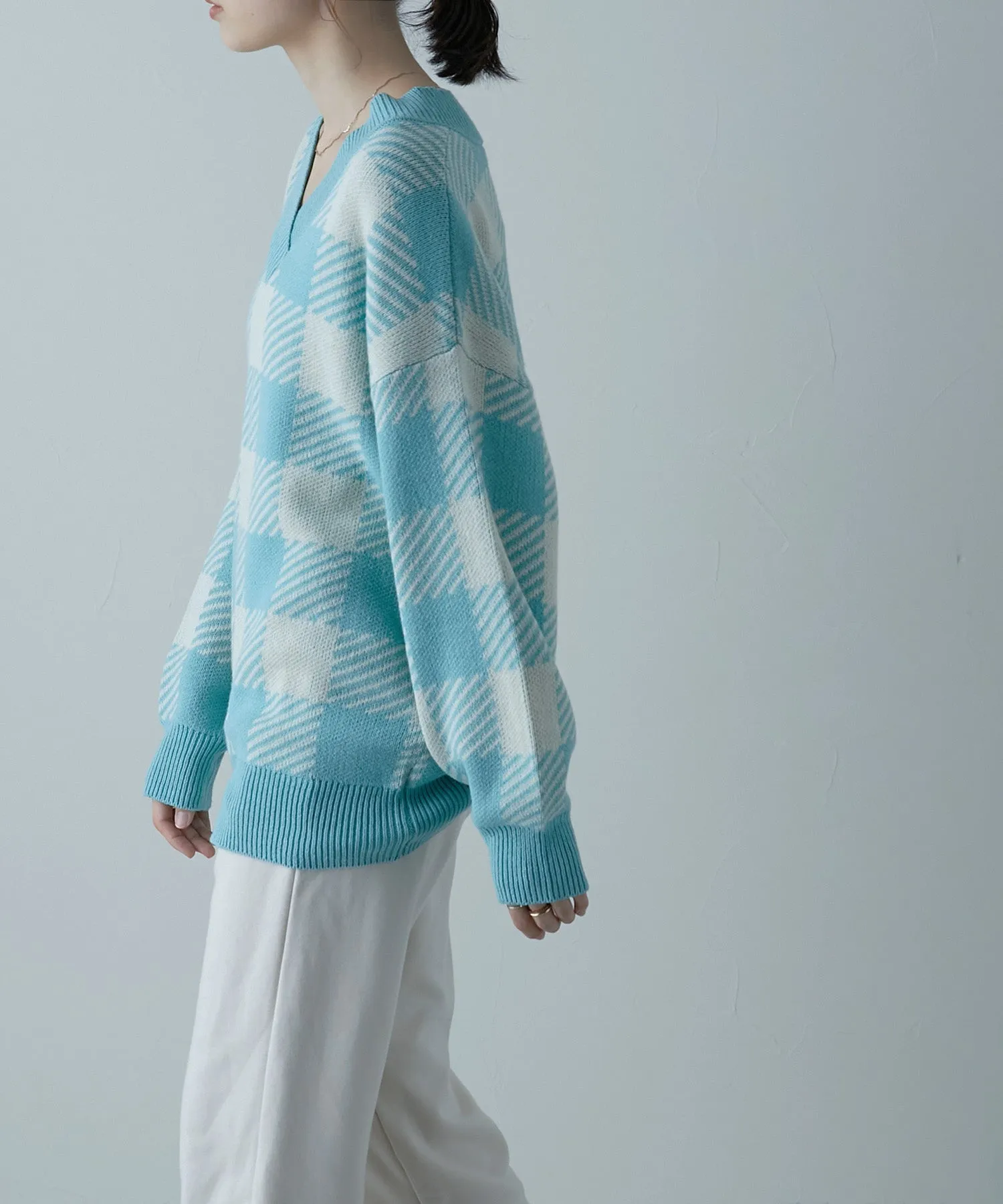 Jacquard v-neck knit tops