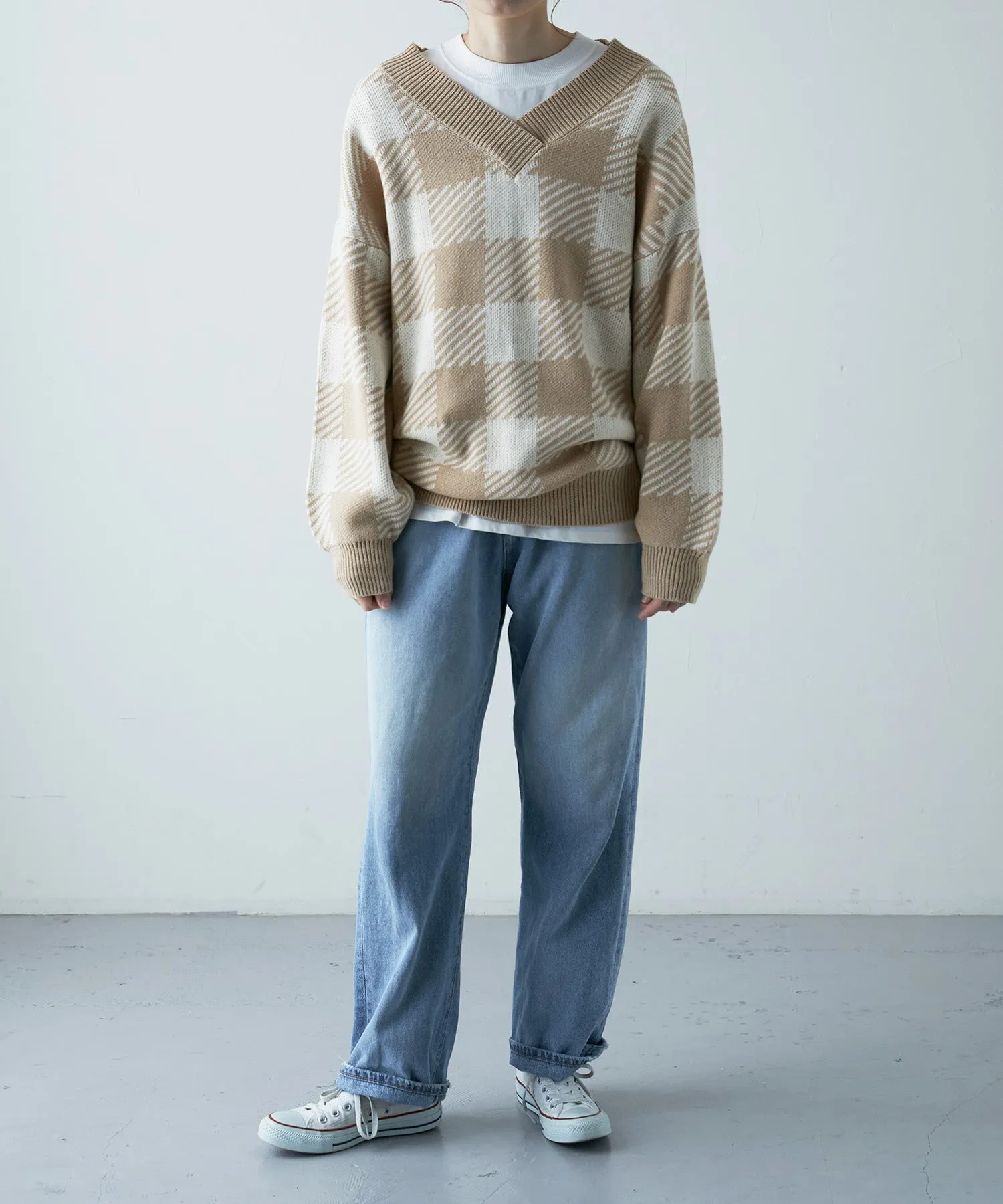 Jacquard v-neck knit tops