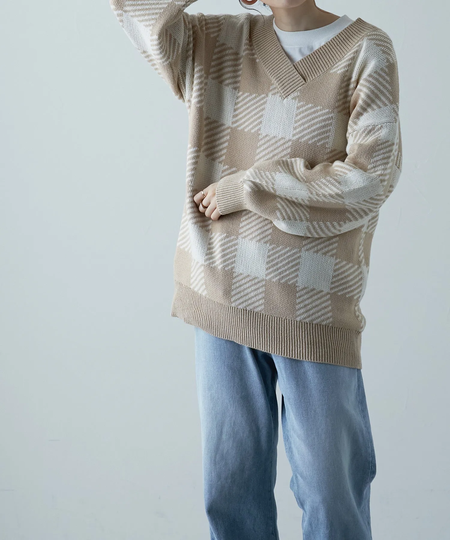 Jacquard v-neck knit tops