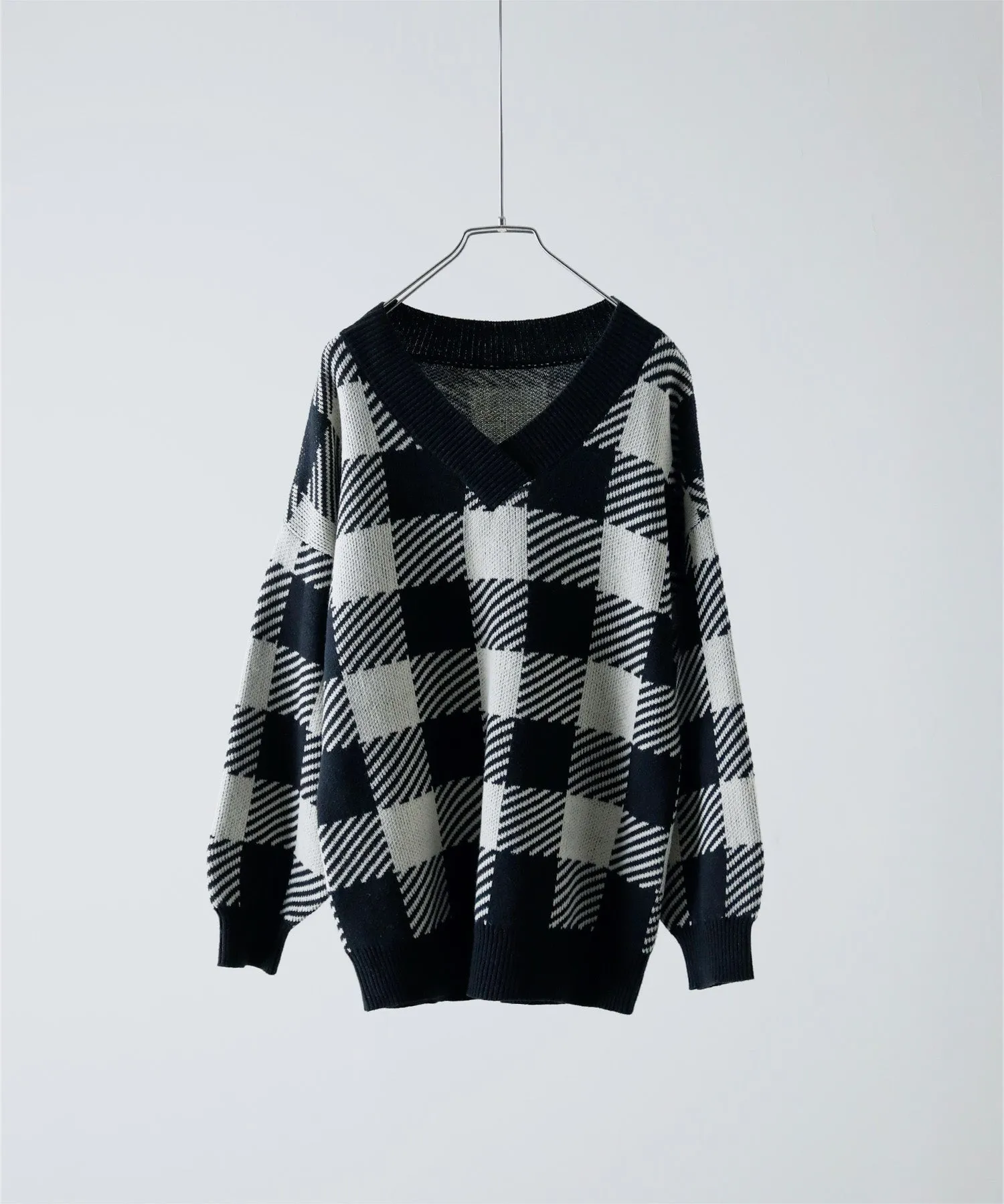 Jacquard v-neck knit tops