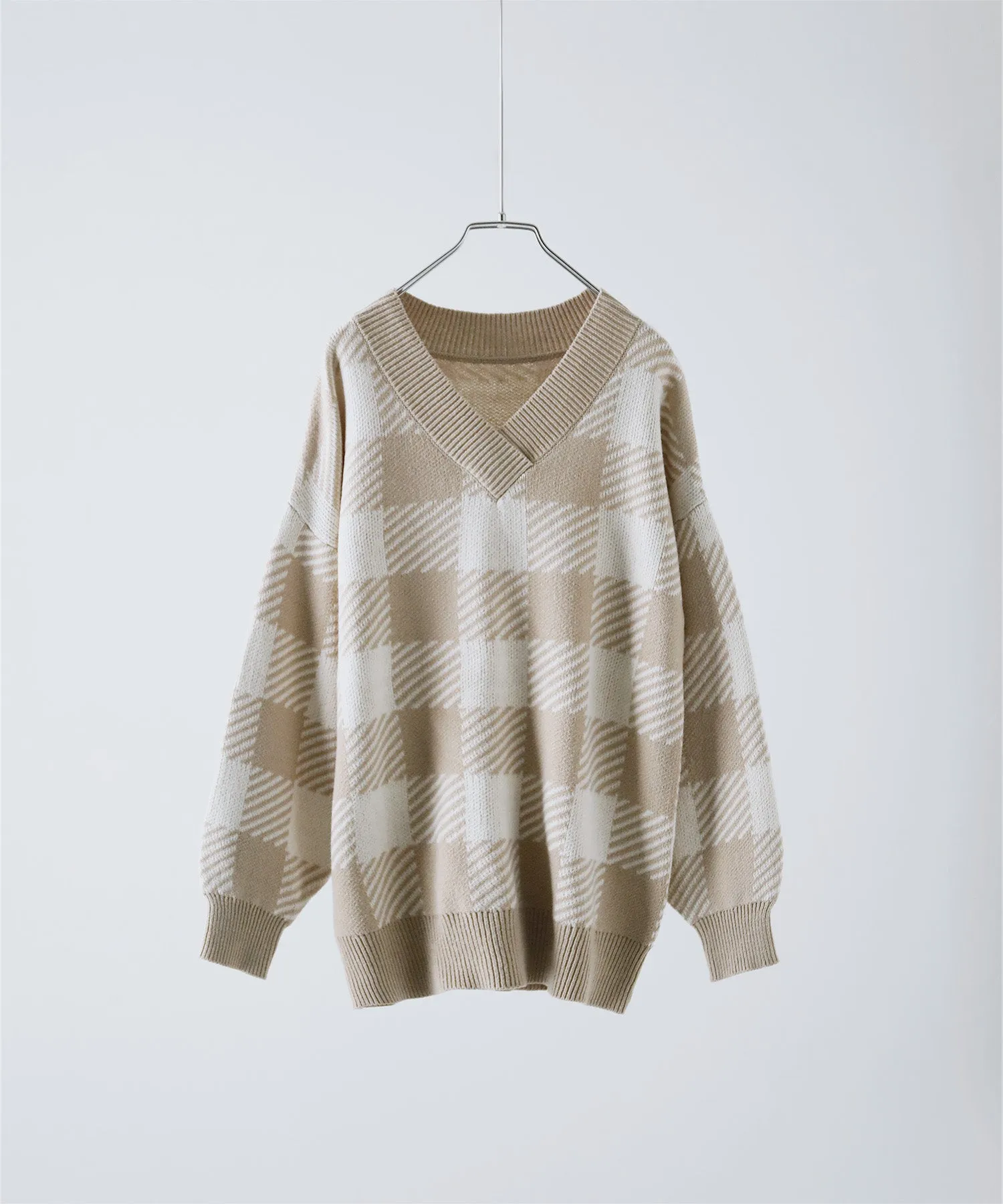 Jacquard v-neck knit tops