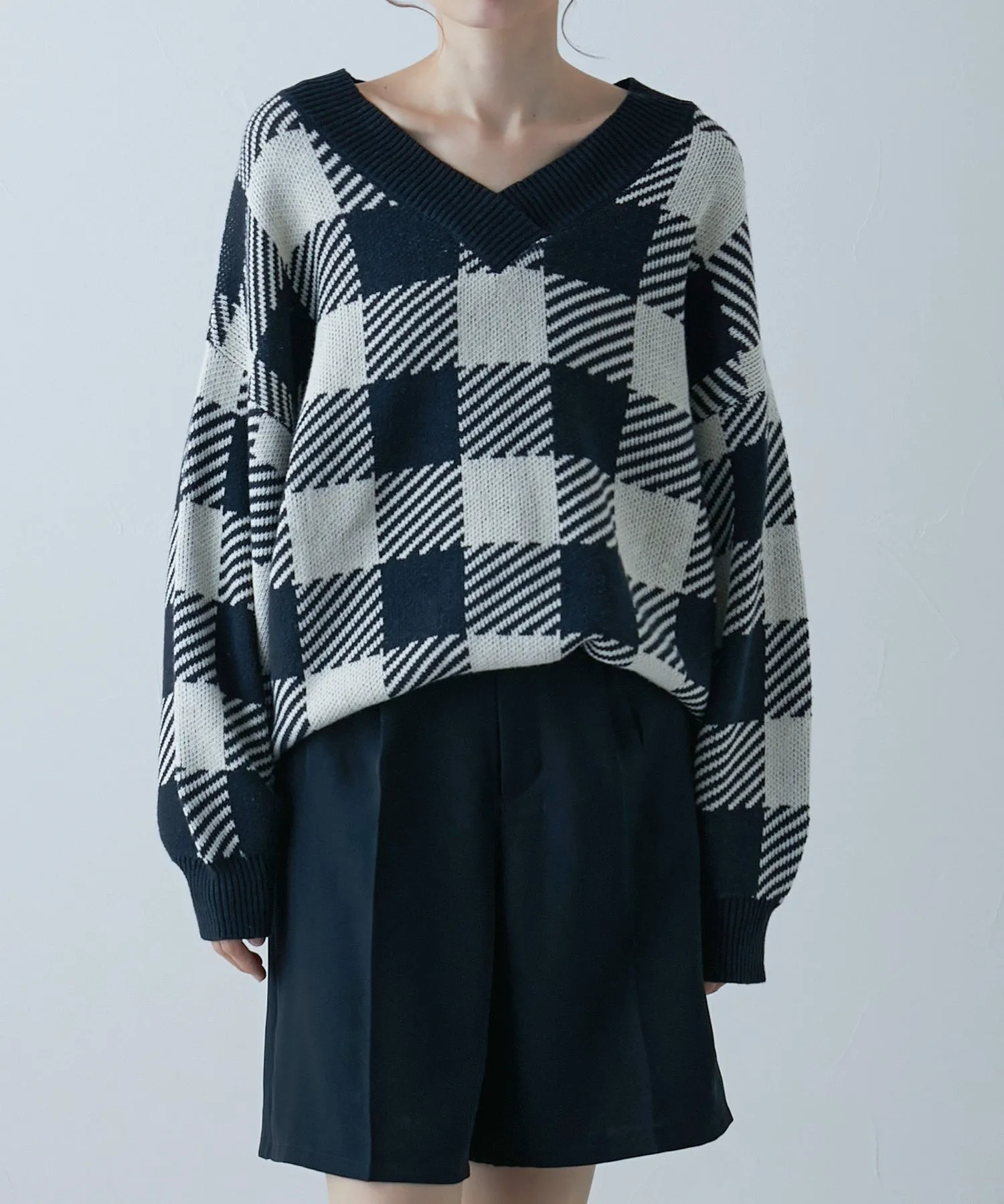 Jacquard v-neck knit tops