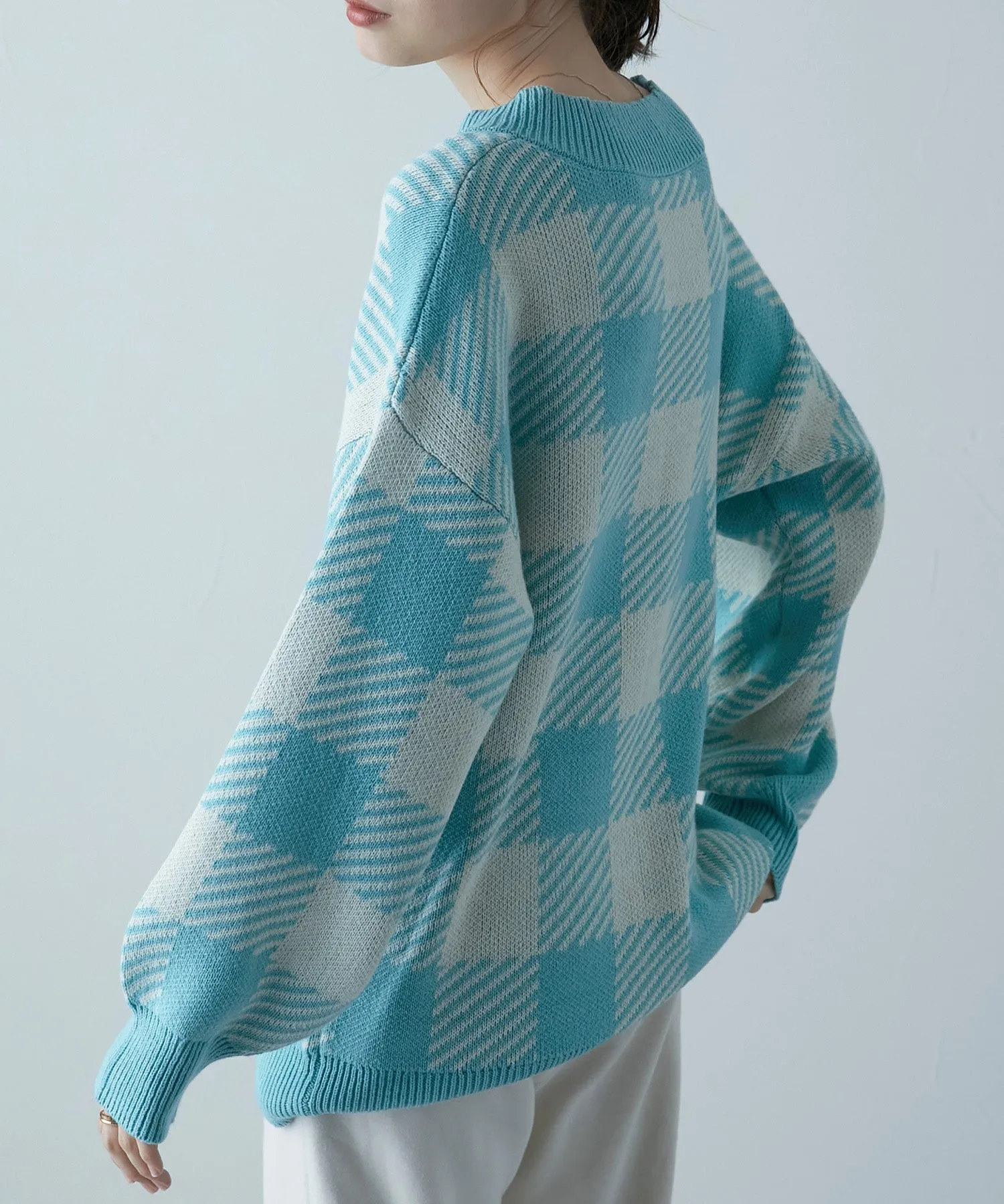 Jacquard v-neck knit tops